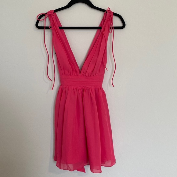 Lucy in The Sky Skater Mini Dress with Plunging V-neckline Size XS Style: L55077 - Picture 5 of 11